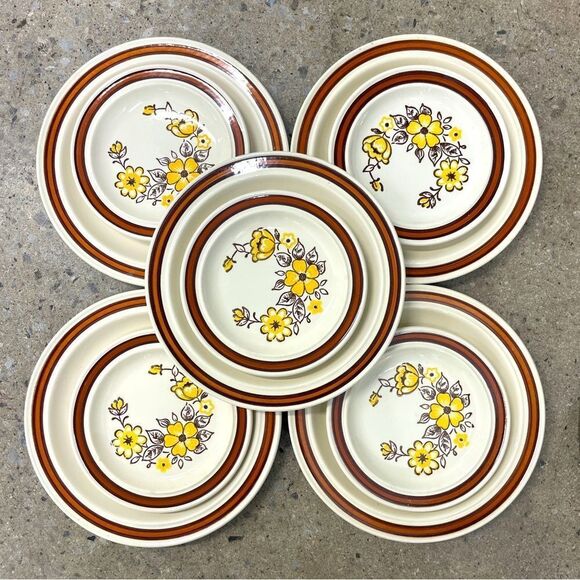 Vintage Plates Set of 10 - Picture 4 of 5